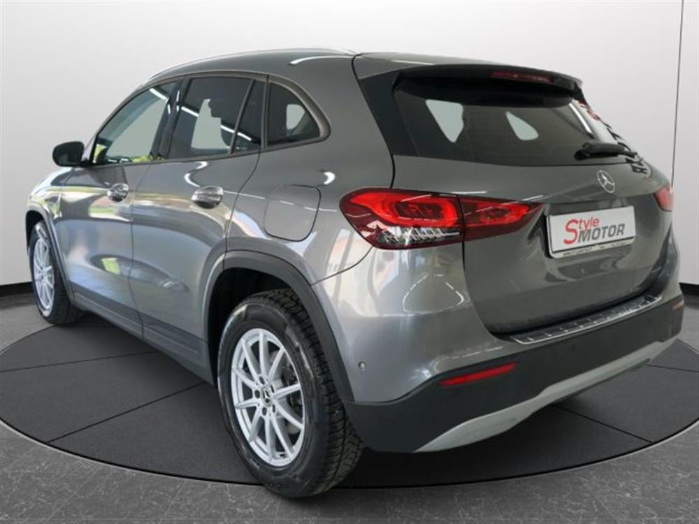 GLA 180 GLA 180 d Automatic Business