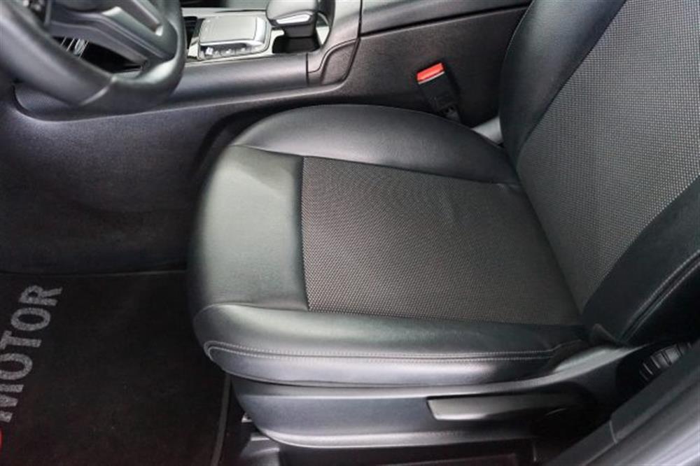 GLA 180 GLA 180 d Automatic Business