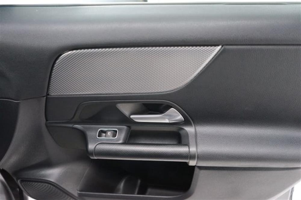 GLA 180 GLA 180 d Automatic Business