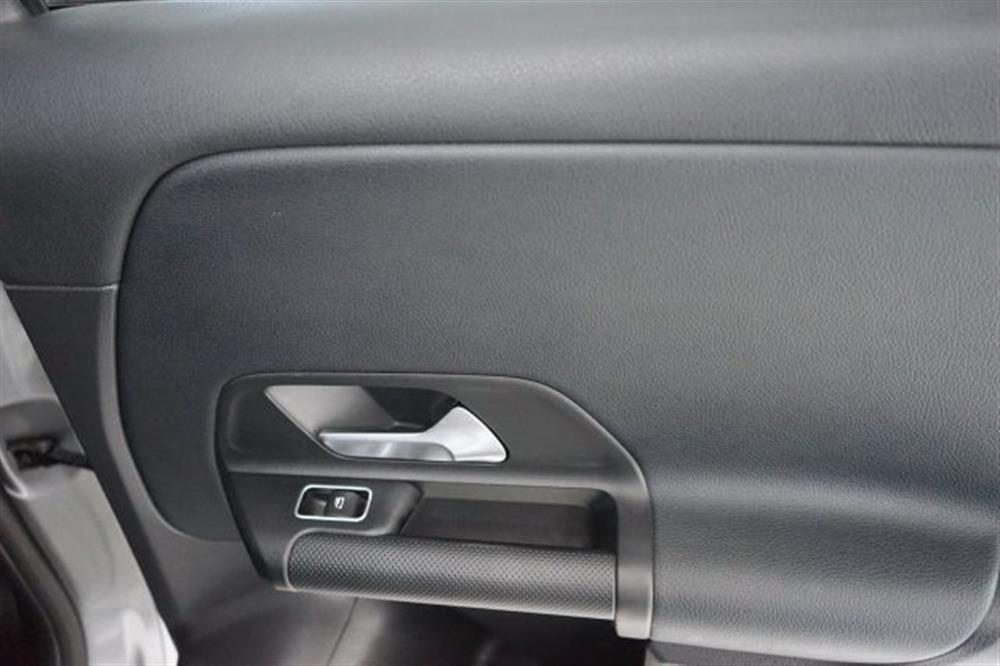 GLA 180 GLA 180 d Automatic Business