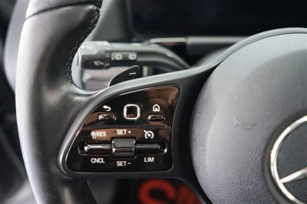 GLA 180 GLA 180 d Automatic Business