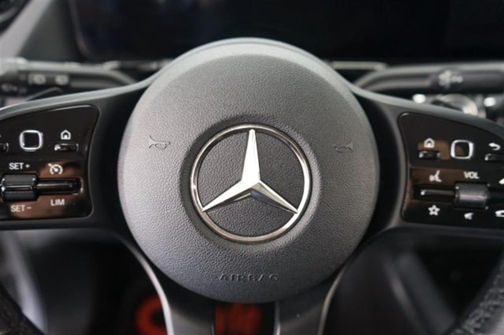 GLA 180 GLA 180 d Automatic Business