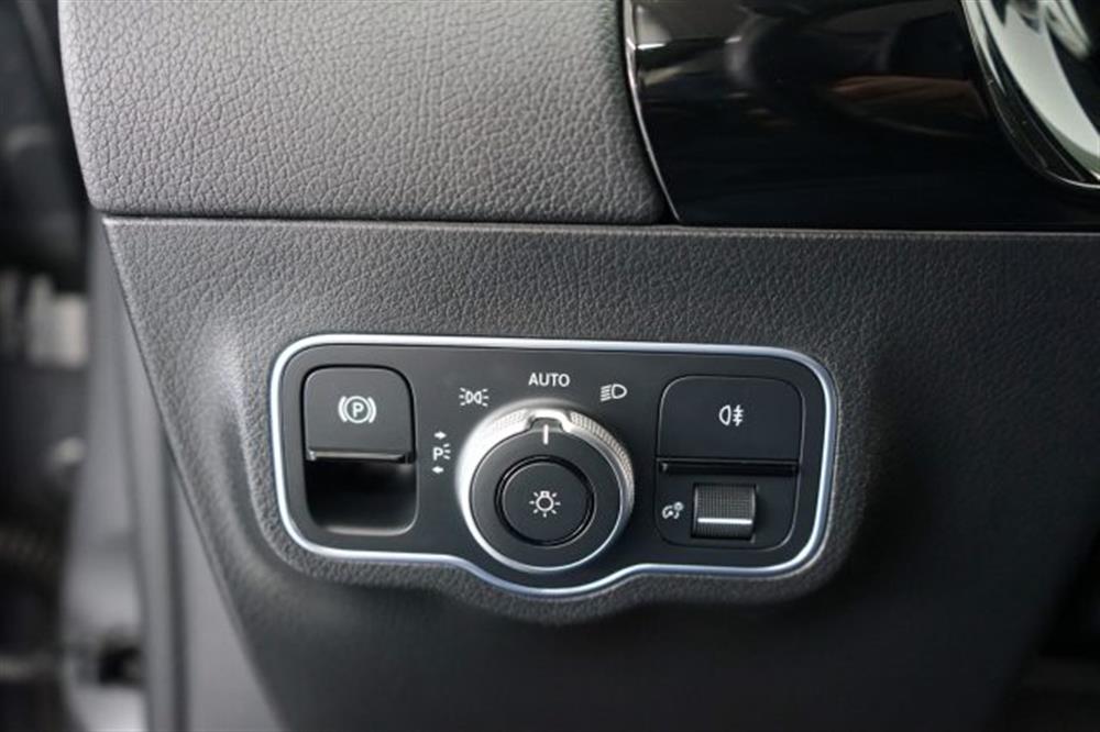 GLA 180 GLA 180 d Automatic Business