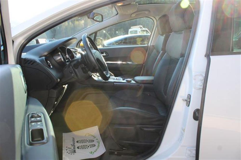 3008 3008 HYbrid4 4x4-GANCIO-T