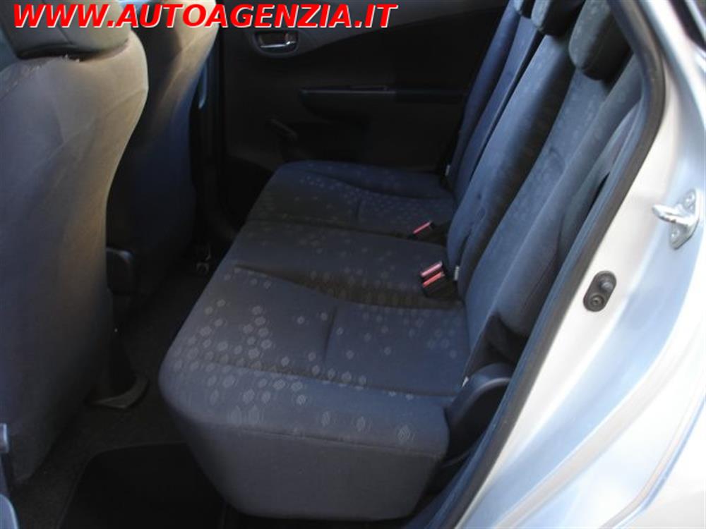 Trezia Trezia 1.3i 6MT Comfort MUL