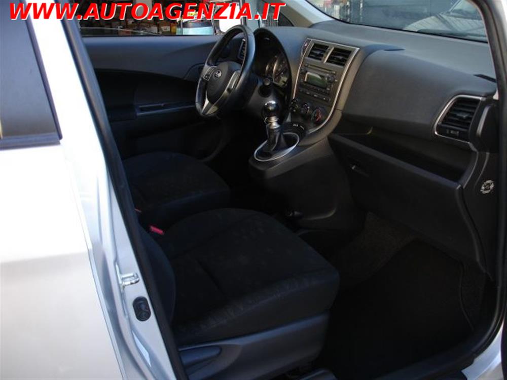 Trezia Trezia 1.3i 6MT Comfort MUL