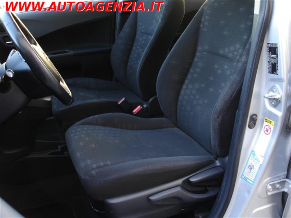 Trezia Trezia 1.3i 6MT Comfort MUL