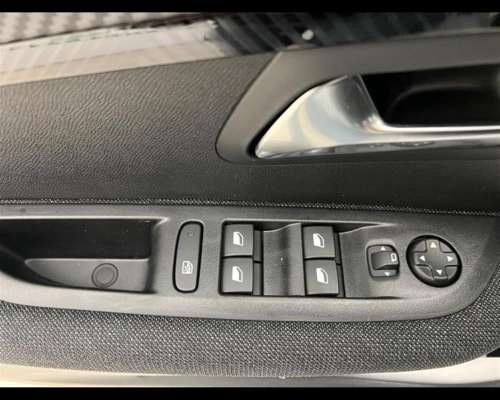 208 208 1.2 hybrid Style 100