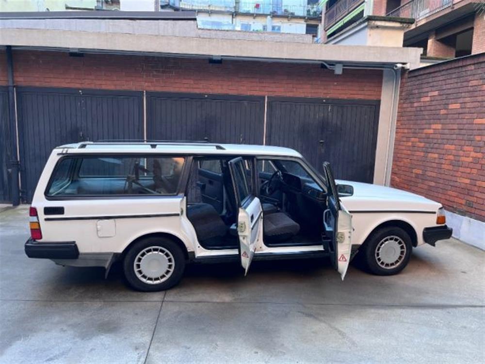 240 240 2.0 Station Wagon Po