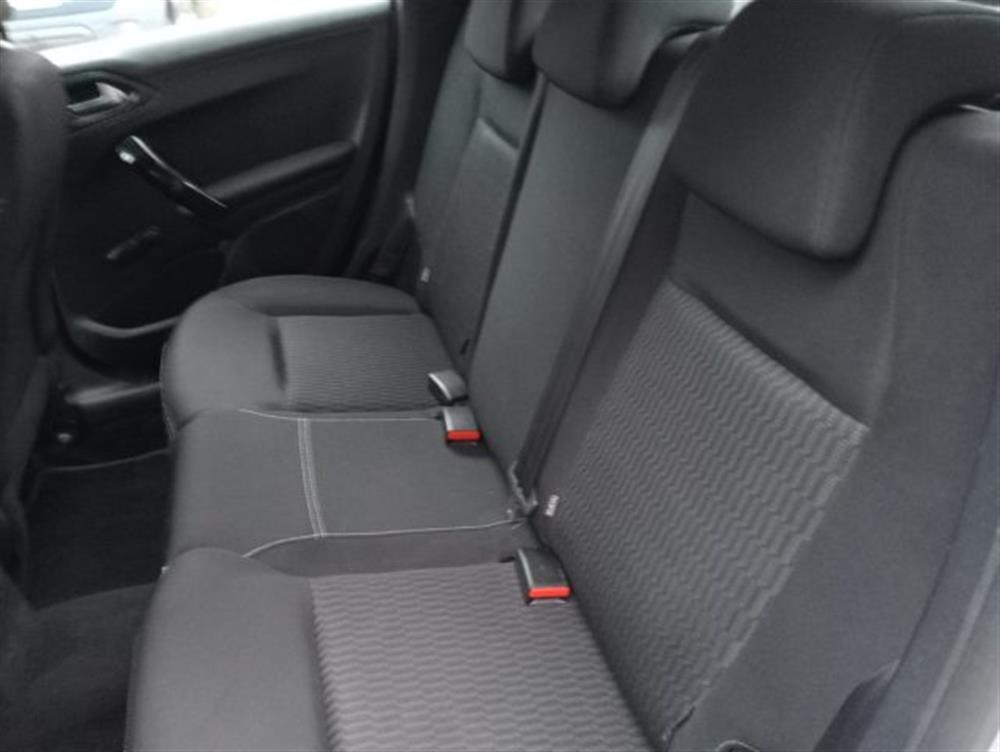 208 208 1.2 VTi 82 CV 5 port