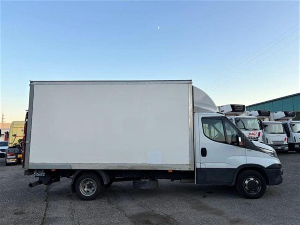 Daily Daily 35C16 2.3 BOX + SMC