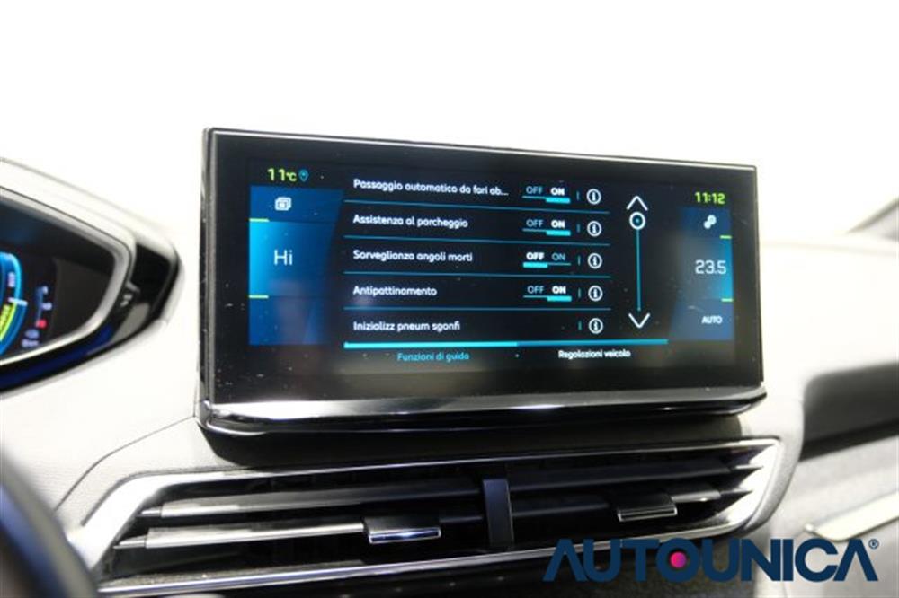 3008 3008 HYBRID4 300 E-EAT8 A