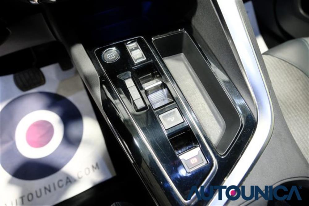 3008 3008 HYBRID4 300 E-EAT8 A