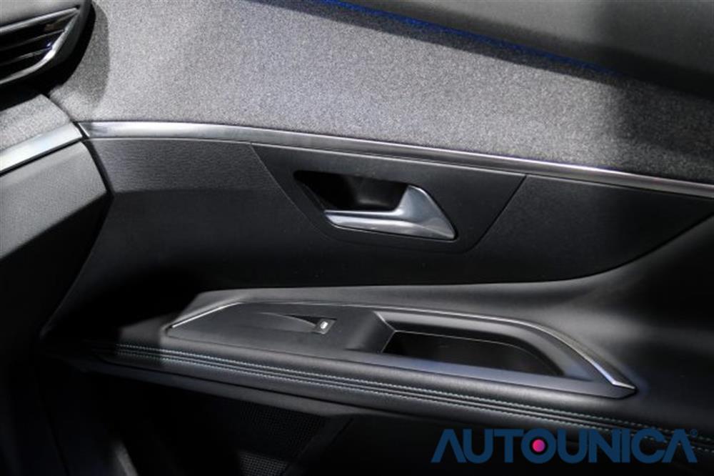 3008 3008 HYBRID4 300 E-EAT8 A