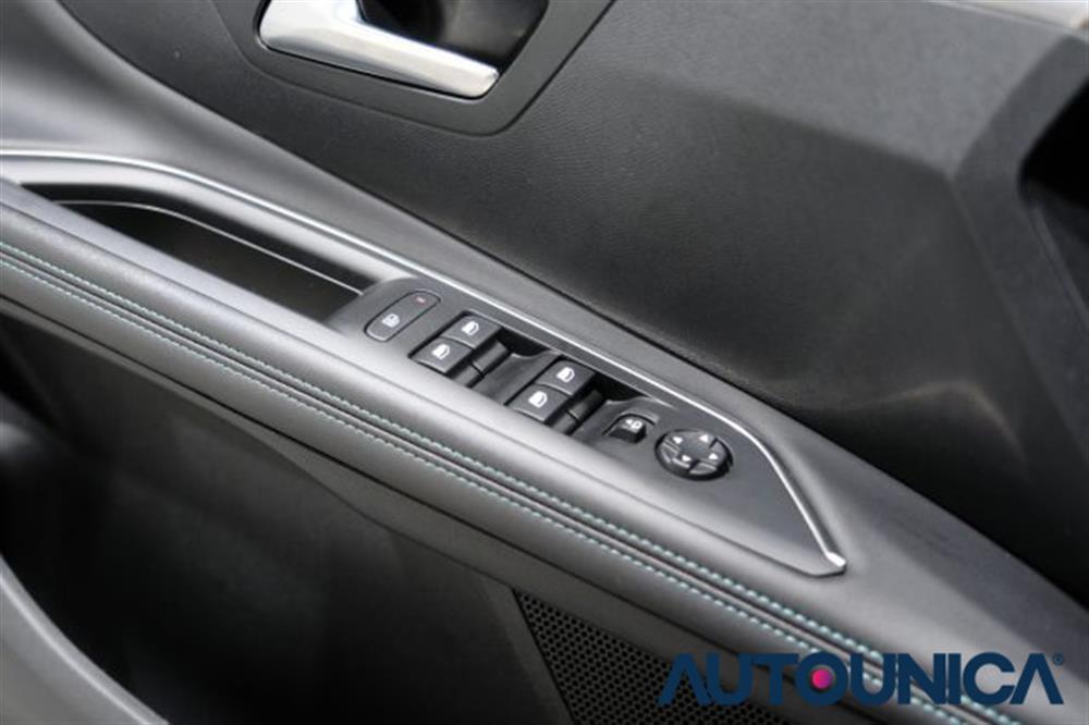 3008 3008 HYBRID4 300 E-EAT8 A