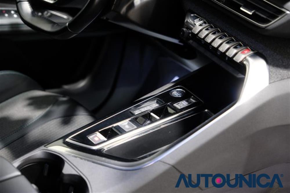 3008 3008 HYBRID4 300 E-EAT8 A