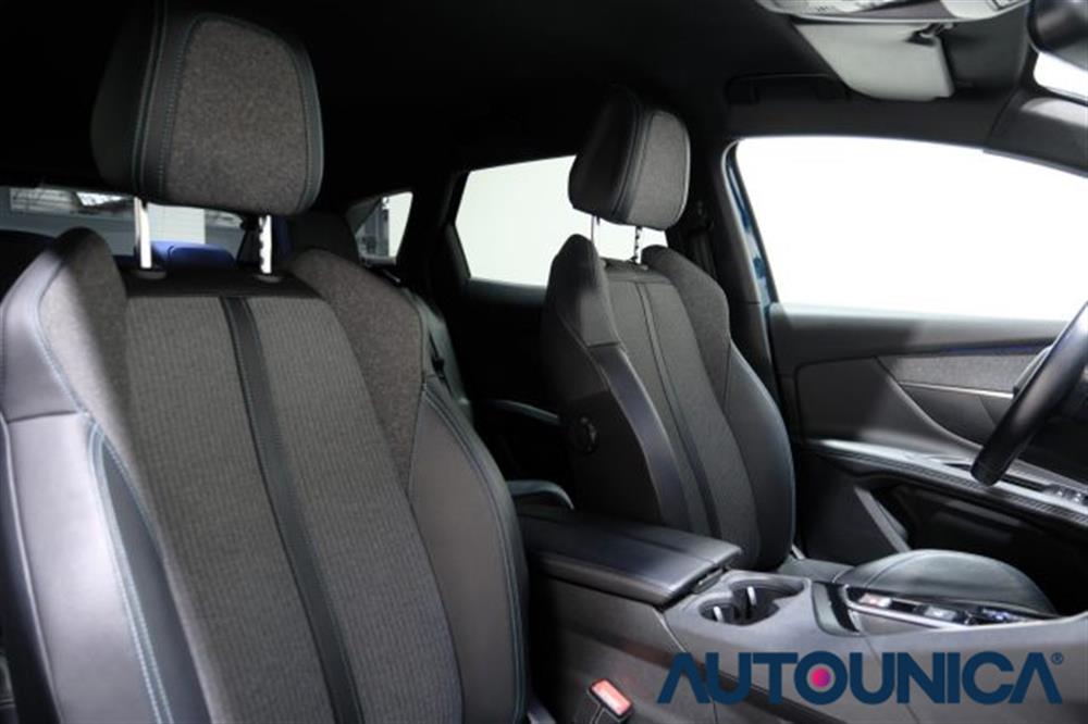 3008 3008 HYBRID4 300 E-EAT8 A