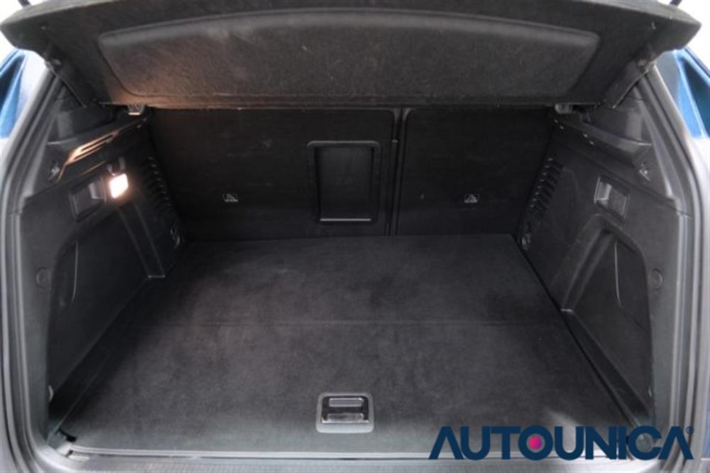 3008 3008 HYBRID4 300 E-EAT8 A