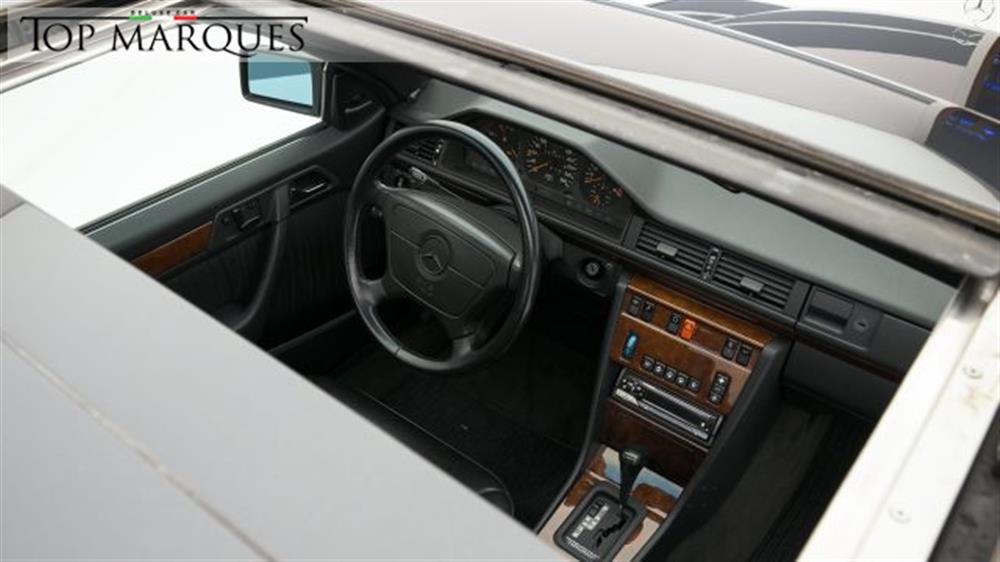 300 300 CE-24 cat Coupé