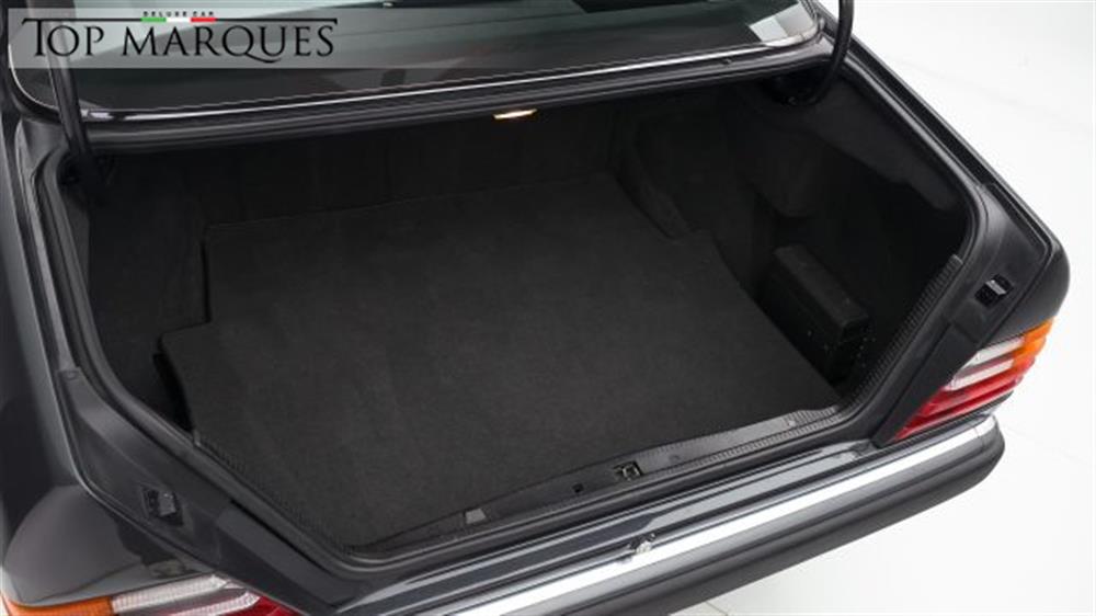 300 300 CE-24 cat Coupé