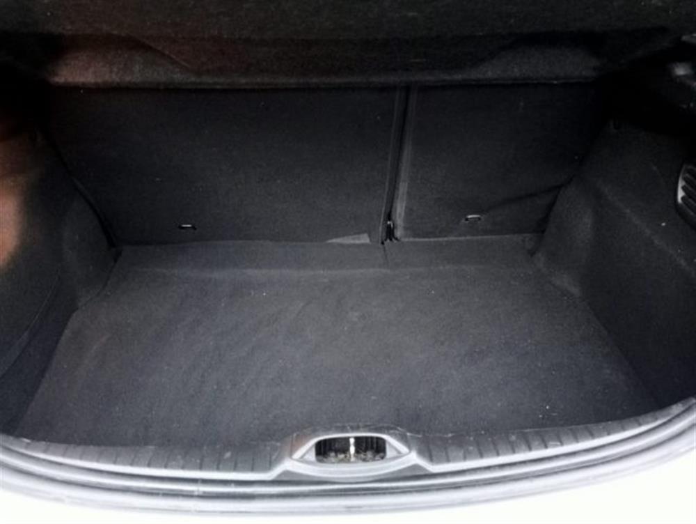 208 208 1.2 VTi 82 CV 5 port