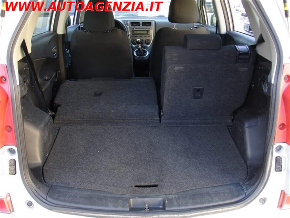 Trezia Trezia 1.3i 6MT Comfort MUL