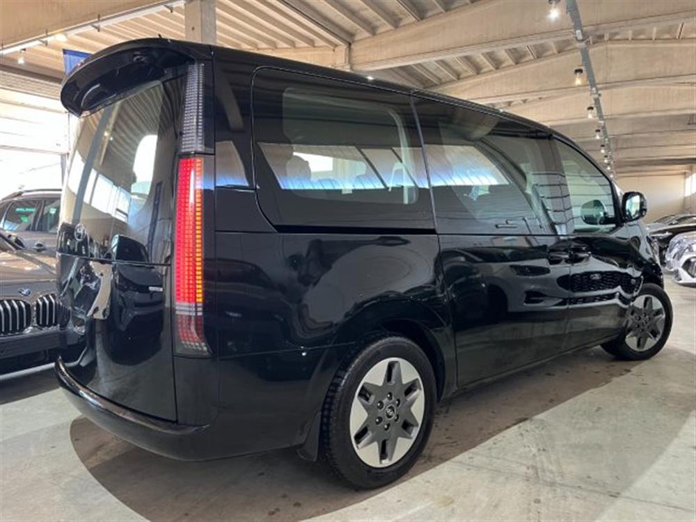 Staria Staria 2.2 AT AWD 4X4 9 pos