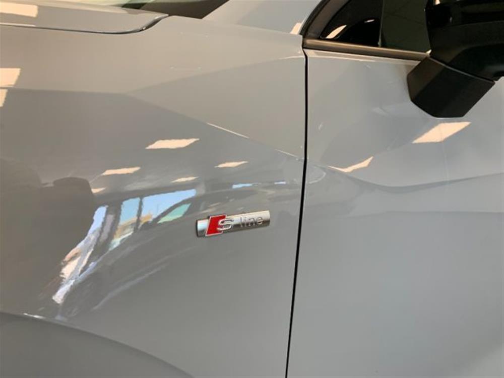 Q2 Q2 30 TFSI S line Editi