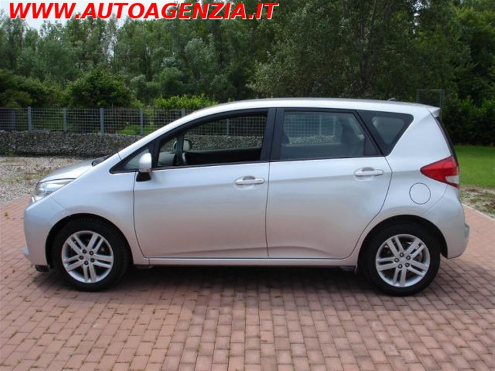 Trezia Trezia 1.3i 6MT Comfort MUL