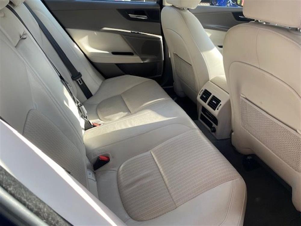 XE XE 2.0 D Turbo 180CV au