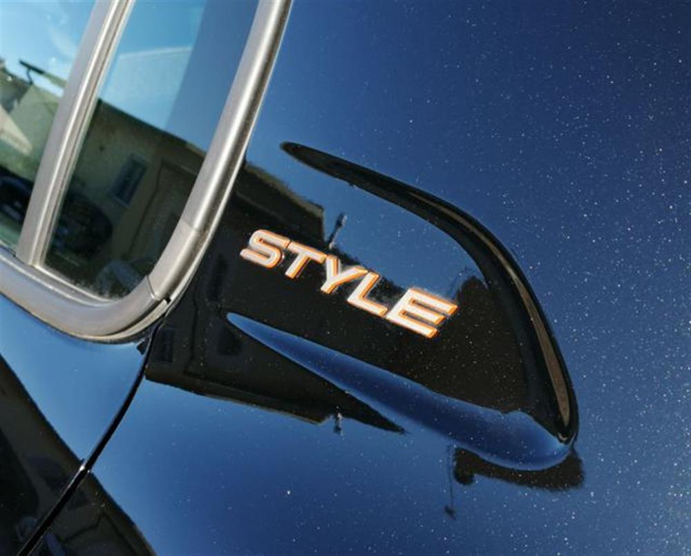 208 208 Hybrid 110 CV e-DCS6