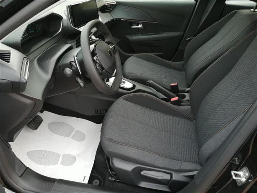 208 208 Hybrid 110 CV e-DCS6