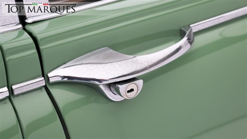 Sovereign Sovereign 250 V8