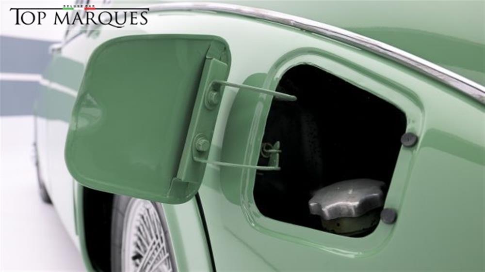 Sovereign Sovereign 250 V8