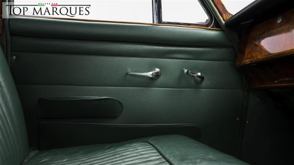 Sovereign Sovereign 250 V8