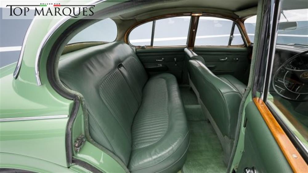 Sovereign Sovereign 250 V8