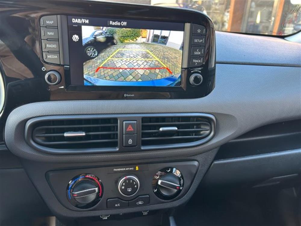 i10 i10 1.0 MPI AT Connectli