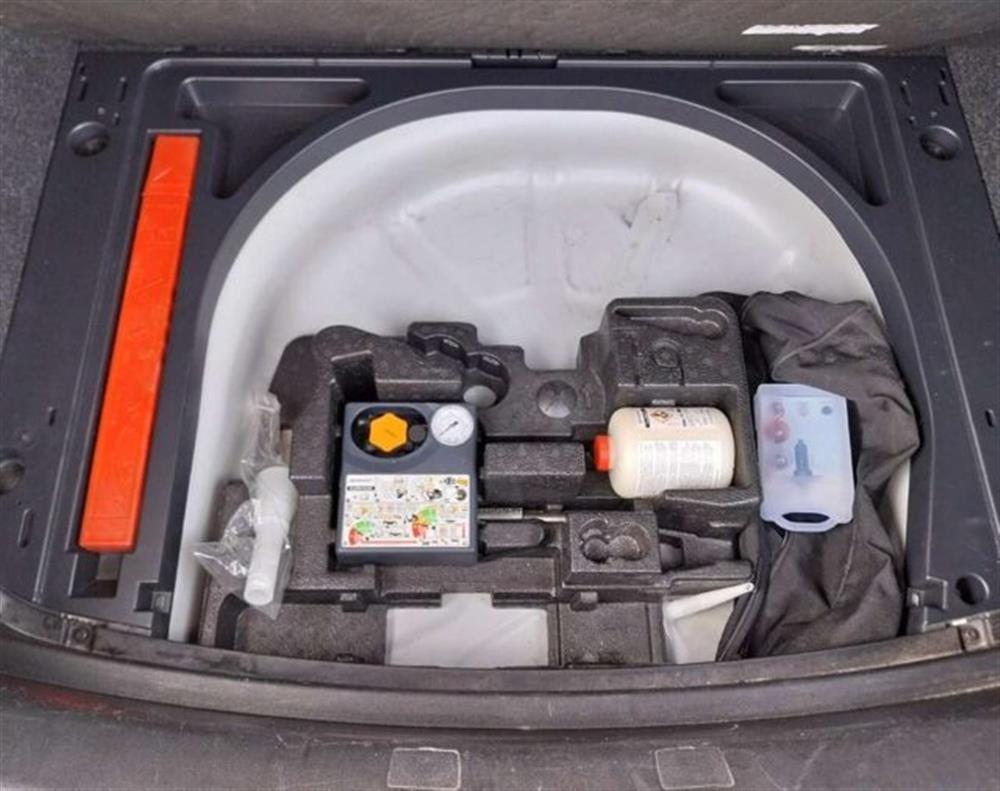 V40 V40 2.0 D2 Kinetic my18