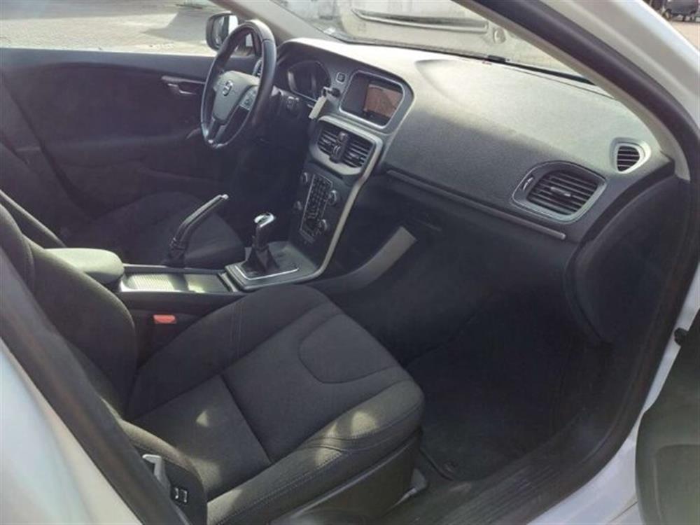 V40 V40 2.0 D2 Kinetic my18