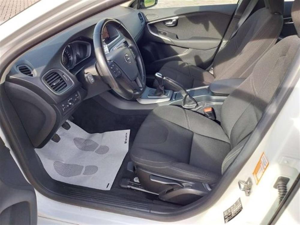 V40 V40 2.0 D2 Kinetic my18