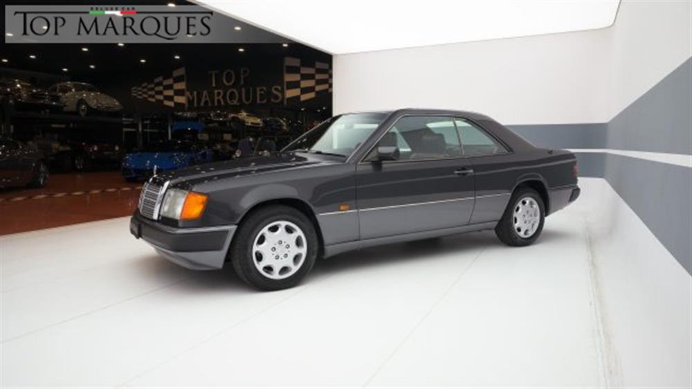 300 300 CE-24 cat Coupé