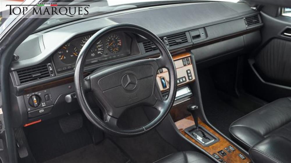 300 300 CE-24 cat Coupé