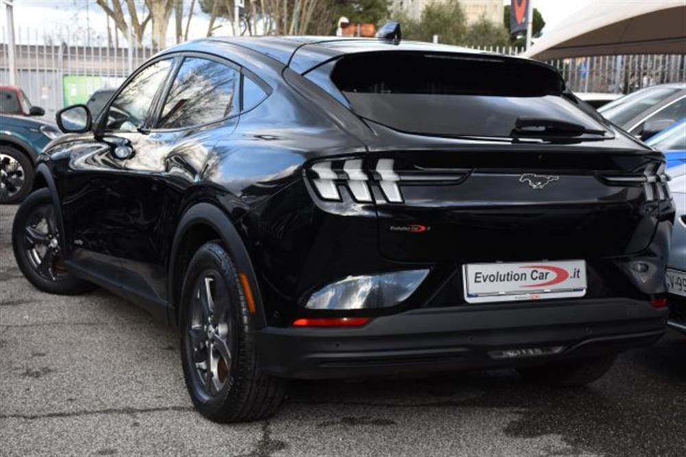 Mustang Mach-E Mustang Mach-E Standard Range 269 C