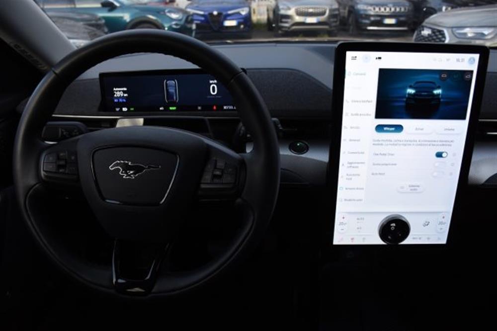 Mustang Mach-E Mustang Mach-E Standard Range 269 C