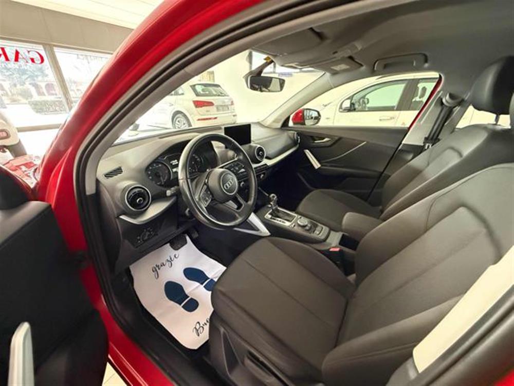 Q2 Q2 35 TFSI S tronic Bus