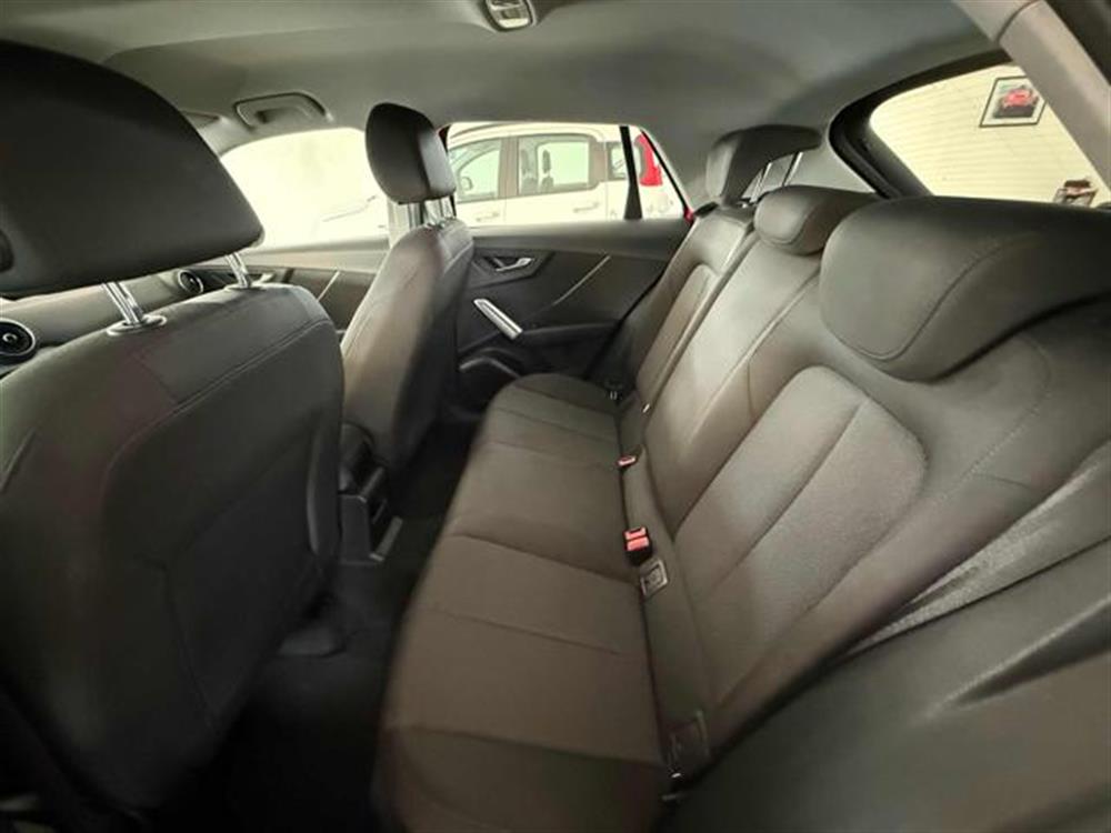 Q2 Q2 35 TFSI S tronic Bus