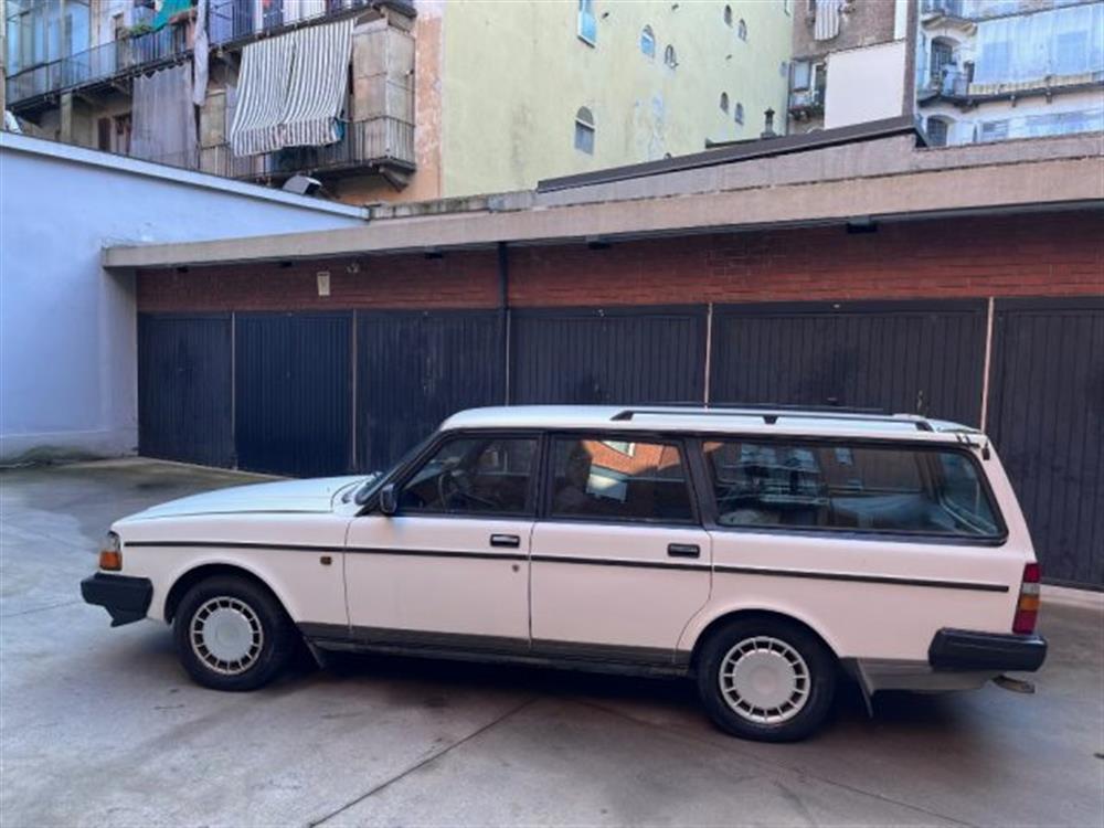 240 240 2.0 Station Wagon Po