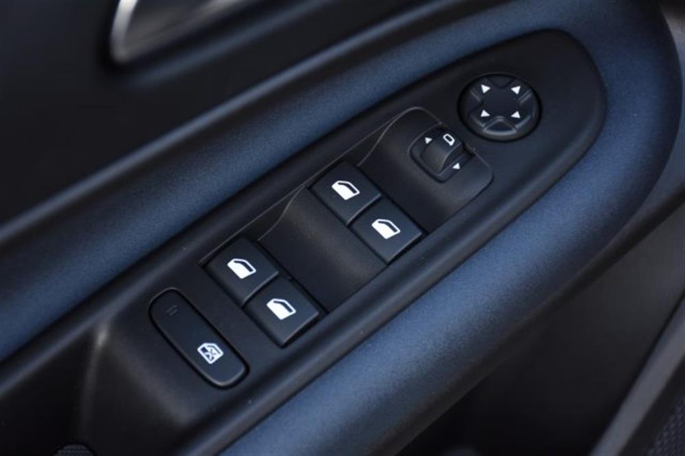 Junior Junior 1.2 136 CV Hybrid eD