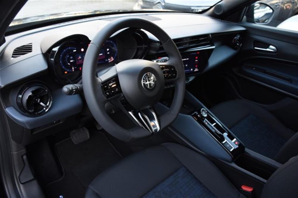 Junior Junior 1.2 136 CV Hybrid eD