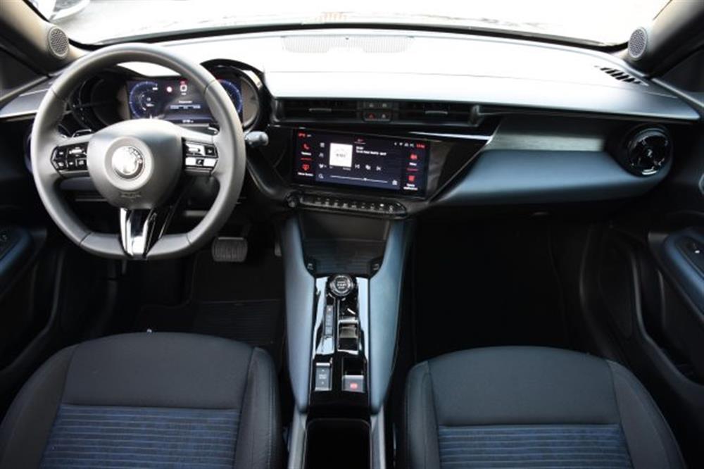 Junior Junior 1.2 136 CV Hybrid eD